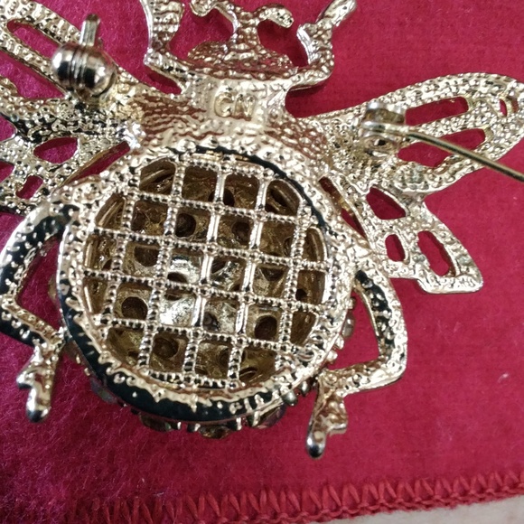 R.J. Graziano Goldtone Bee Brooch With Aurora Borealis Crystals - Picture 4 of 6